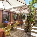 Elimo Hotel