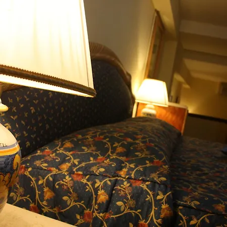 Elimo Hotel 3*
