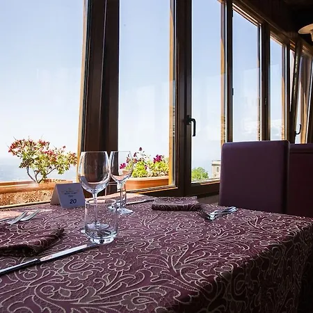 Elimo Hotel 3*
