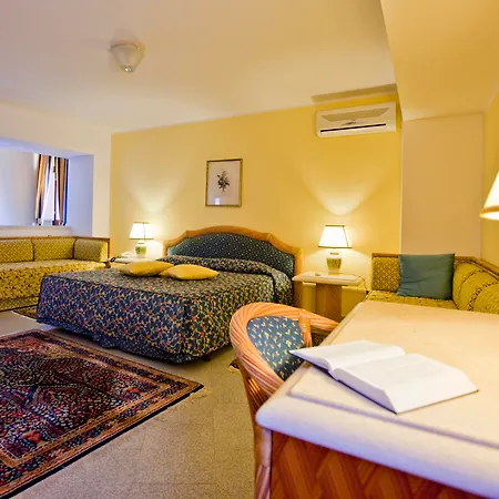 Elimo Hotel 3*
