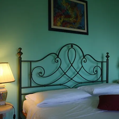 Elimo Hotel