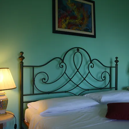Hotell Elimo 3*