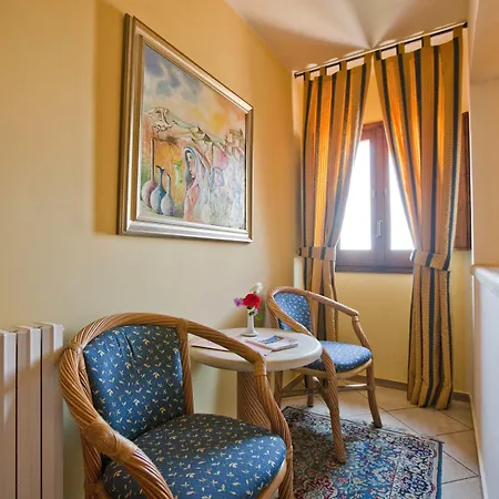 Elimo Hotell