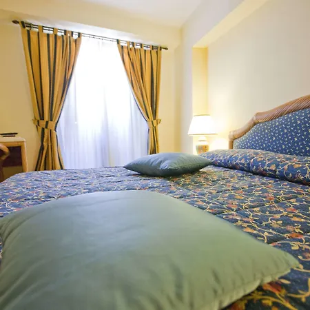 Hotell Elimo 3*