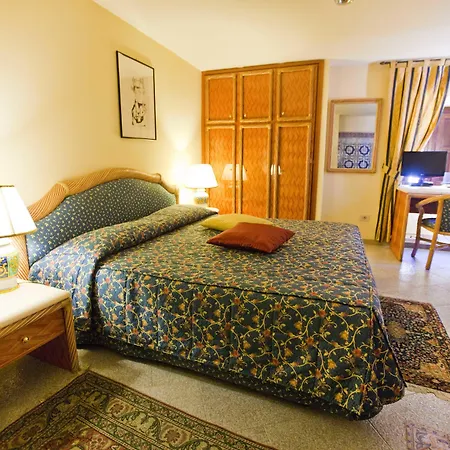 Hotell Elimo 3*