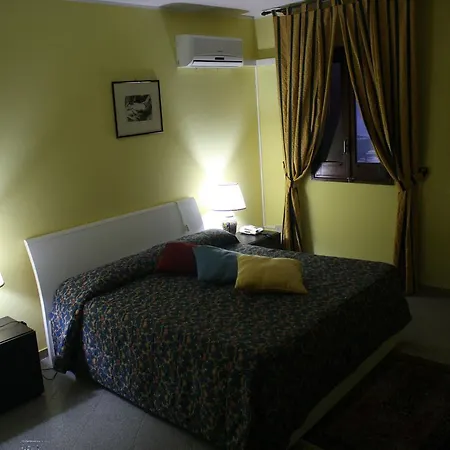 Отель Elimo Эриче