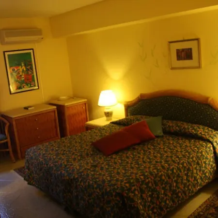 Hotell Elimo 3*